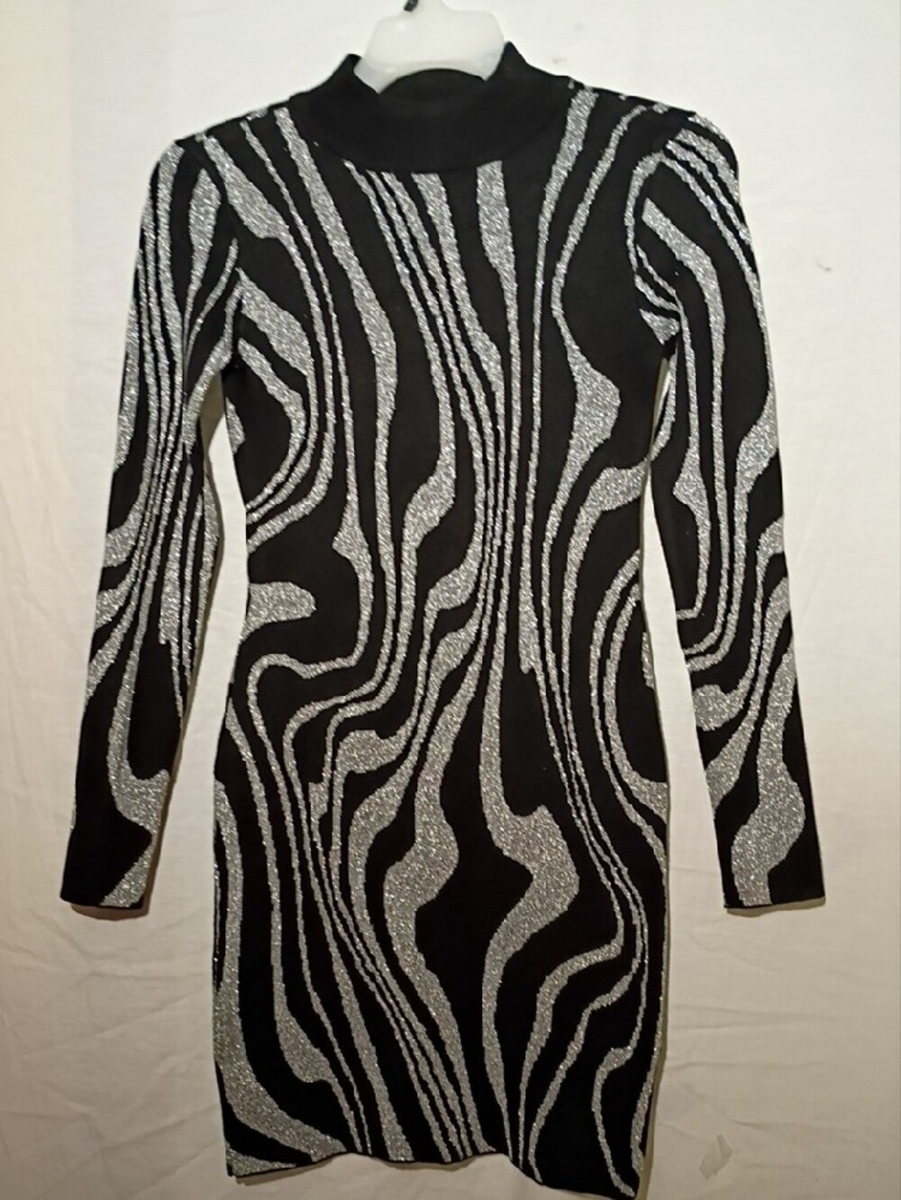 Metallic Bodycon Turtleneck Sweater Dress, Black, Silver, Derek Heart, 6 NWOT - Picture 5 of 12
